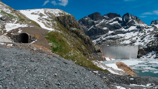 スイス高地の高山ダブル貯水池システム スイス高地の高山ダブル貯水池システム