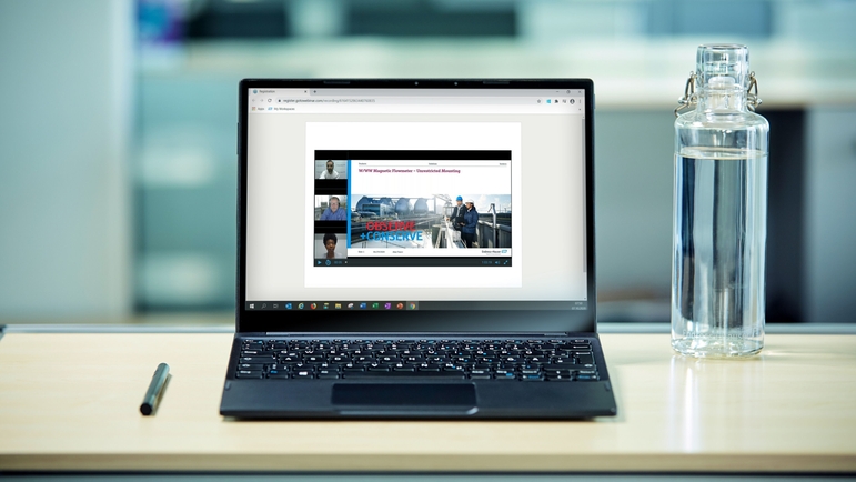 Endress+Hauserのオンラインセミナーを表示中のラップトップ
