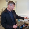 Chr. Hansen社のMetrologist、Tommy Mikkelsenによる実験室での実験室で温度センサ校正