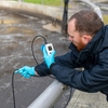 Man verifies a DO measuring point with a portable oxygen meter