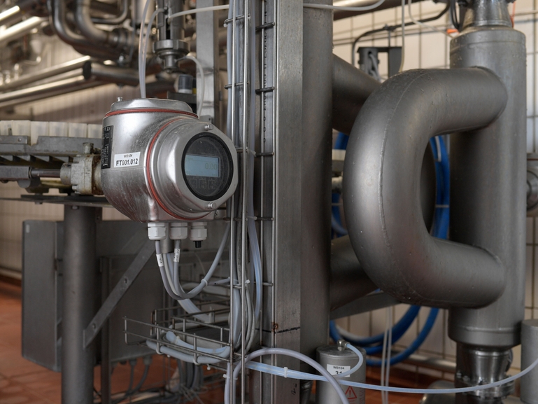 Endress+Hauser製Promass Qを使用した牛乳受け入れ