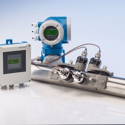 写真：Proline Prosonic Flowクランプオン式流量計