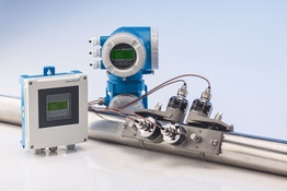 写真：Proline Prosonic Flowクランプオン式流量計