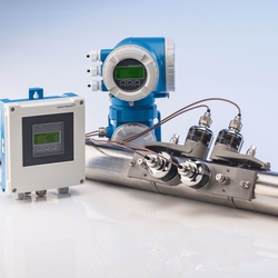 写真：Proline Prosonic Flowクランプオン式流量計