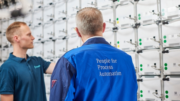 生産量を増加させるために、モジュール式のAEM電解装置を連続して組み合わせることが可能
